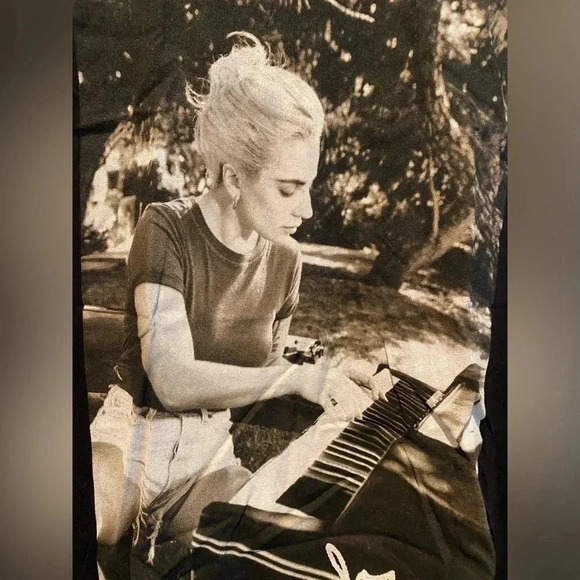 Lady Gaga Unisex Joanne Piano Photo 100% Cotton Concert T-Shirt Black XS NWOT - Picture 4 of 7